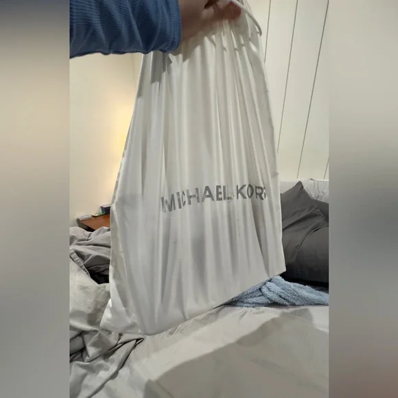 NWT Micheal Kors Savannah Large Saffiano Leather Satchel  (Pearl Grey) - Picture 12 of 12